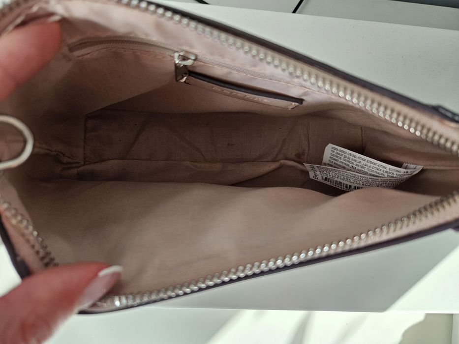 Pudroworóżowa torebka na ramię Bershka