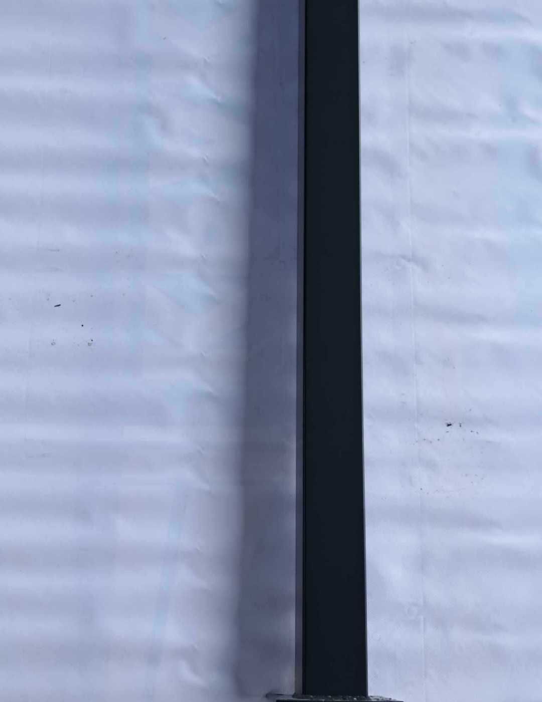 Słupek 80x80x2300 ścianka 2mm z podstawą do przykręcania antracyt