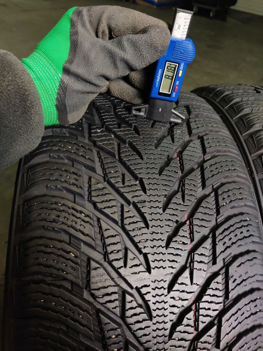 R18 245 40 зимові шини Nokian Hakkapeliitta хороший