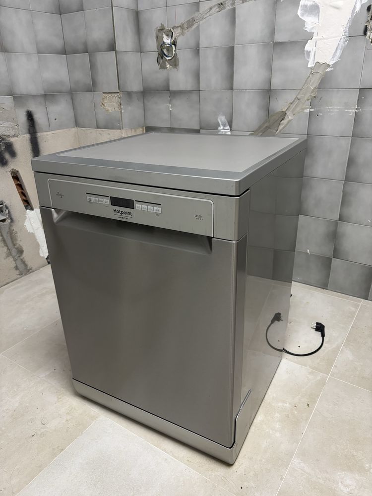 Máquina de lavar loiça hotpoint