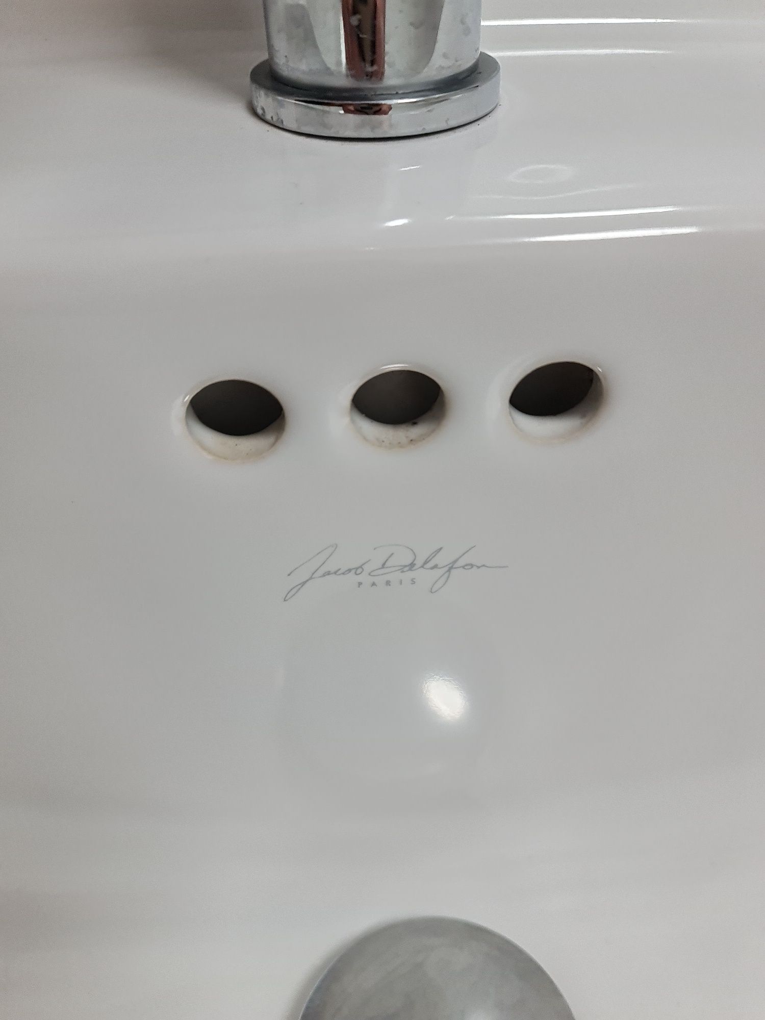 Lavatorio e torneiras  WC de luxo fabricado em Paris.