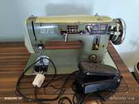Maquina de costura com mesa