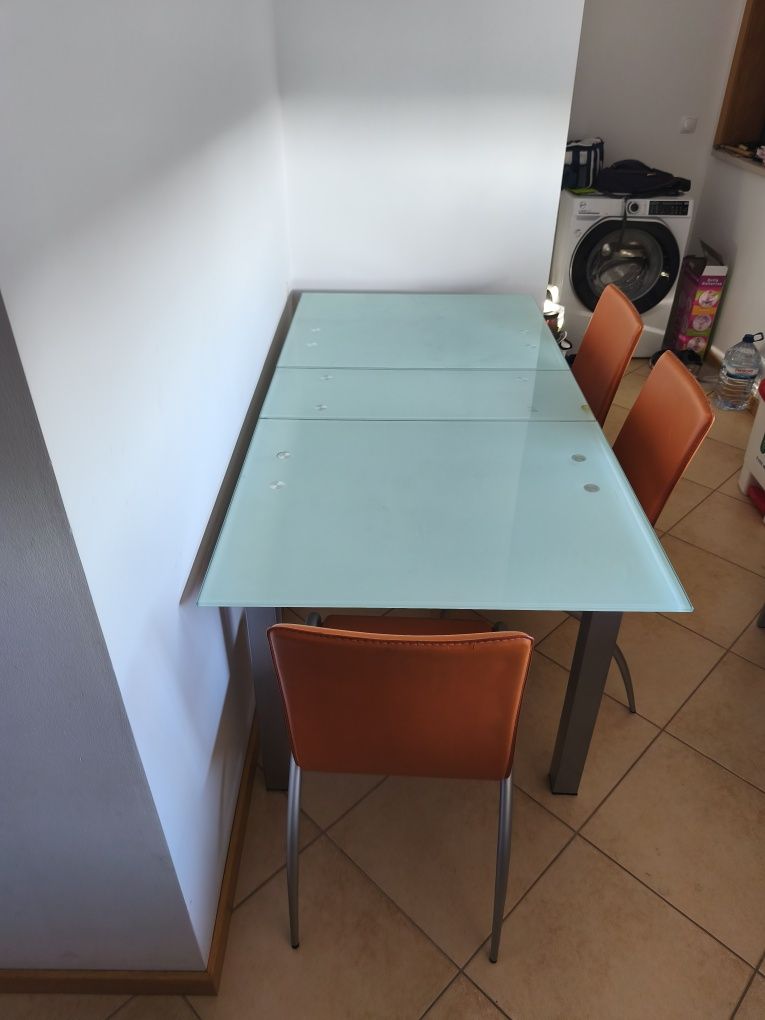 Mesa em vidro extensível