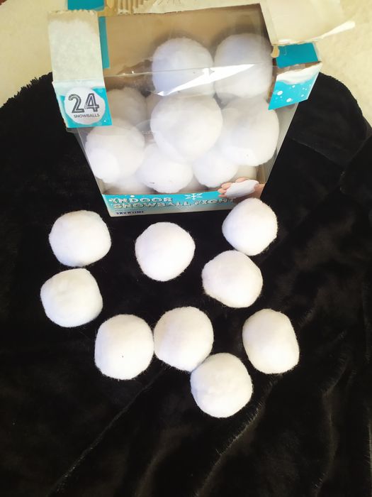 Штучні снігові кульки