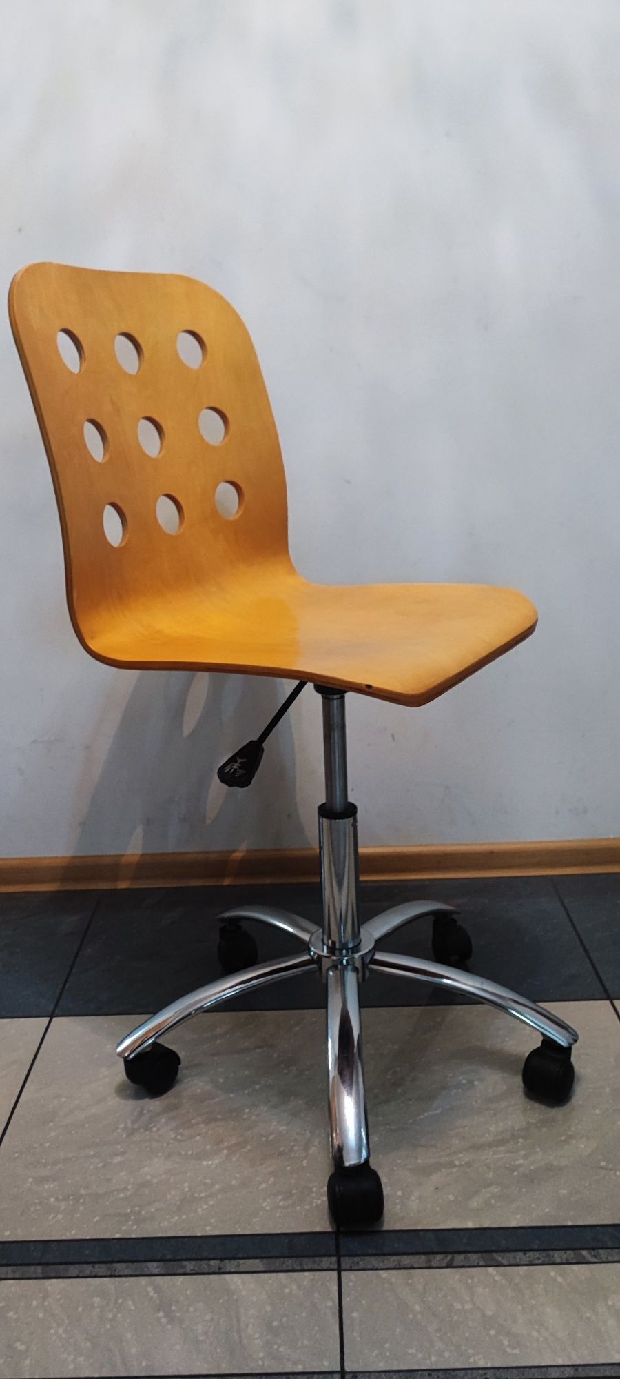 Krzesło krzesełko Ikea Jules drewniane obrotowe