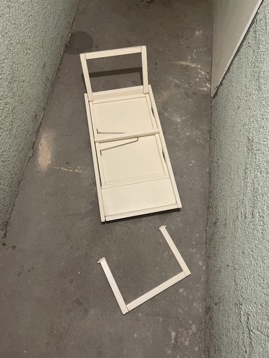 Drewniana podkładka stolik na laptopa jedzenia do renowacji