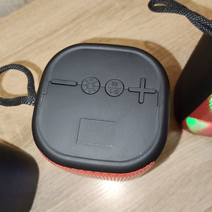 Мощная блютуз колонка с подсветкой и FM радио