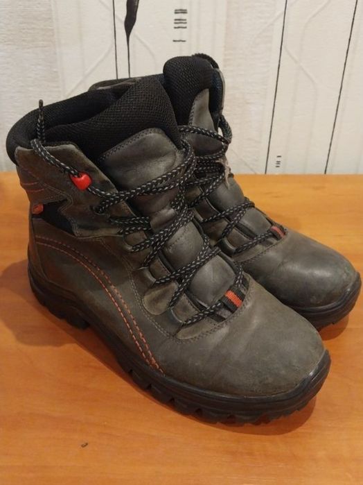 Продам женские кожаные  зимние ботинки  Mida