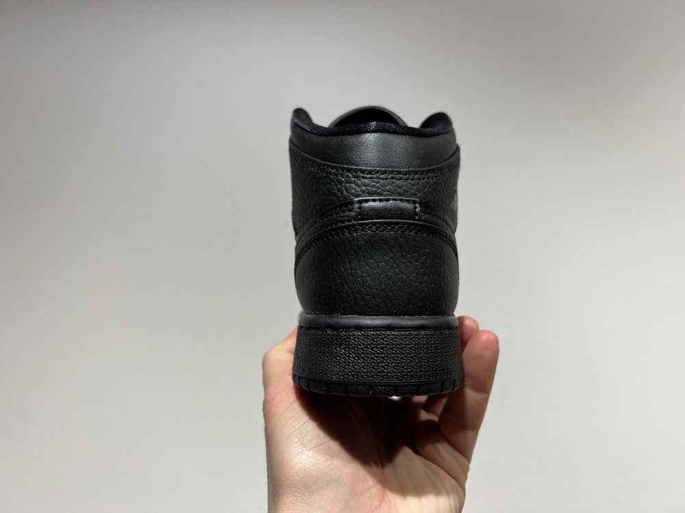 Кроссовки  Air Jordan 1 MID (GS) 554725-091