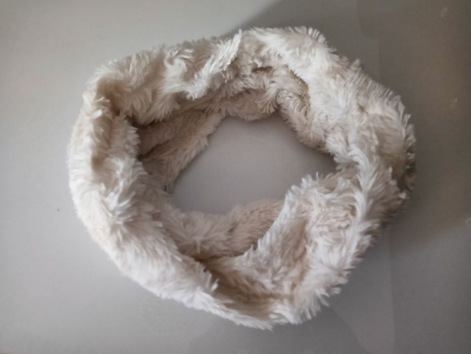 KompletCzapka i komin, pudrowy róż, oraz komin biały, Cena 15