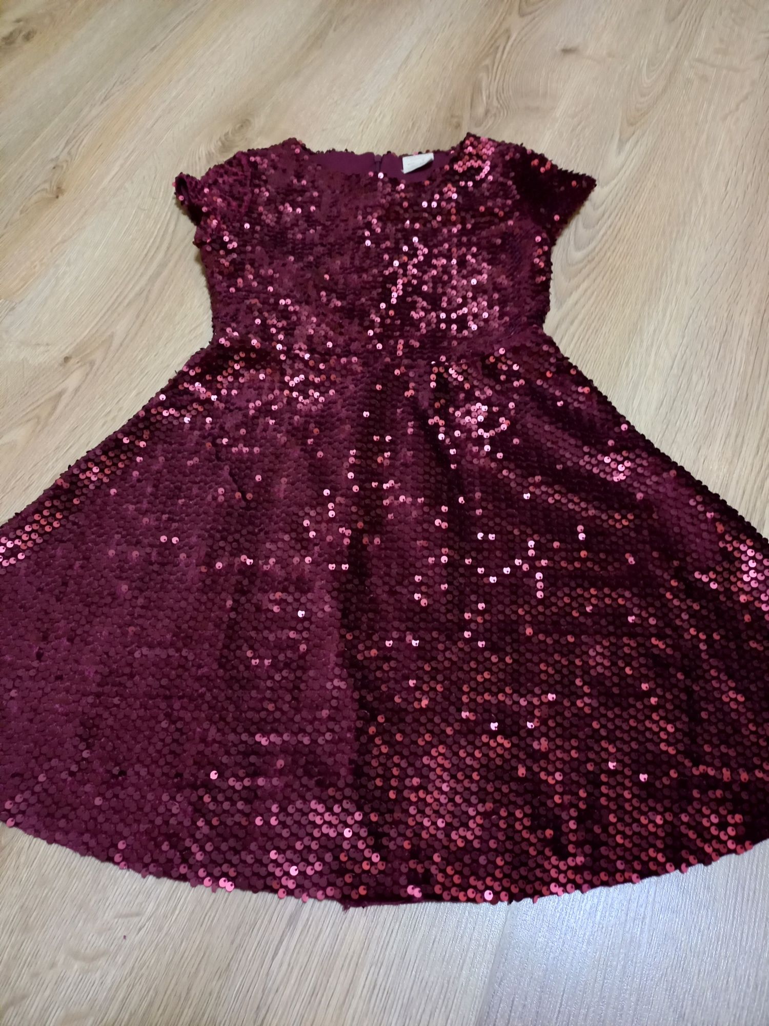 Розкішна велюрова сукня від Zara , розшита паетками