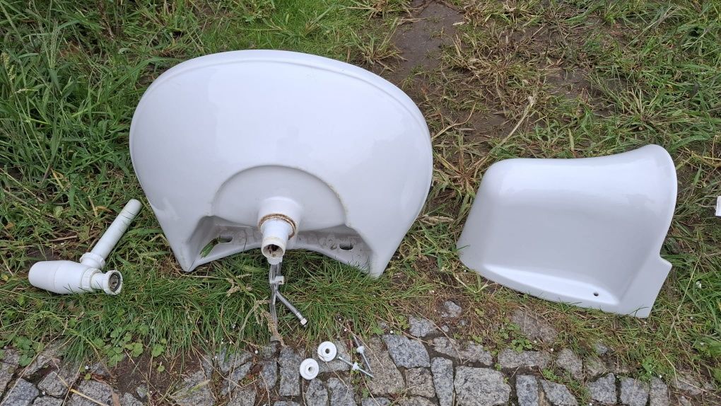 Umywalka w bardzo dobrym stanie