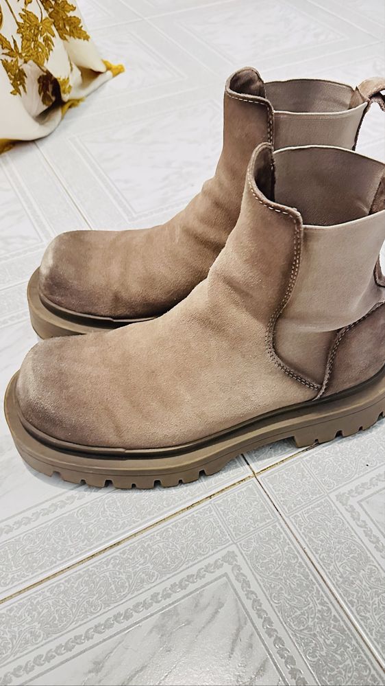 Bota, confortável e que adapta a todas as estacôes do ano