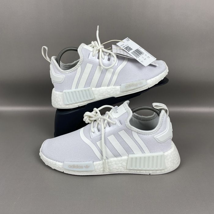 Білі кросівки Adidas NMD_R1  Originals H02334 Оригінал для залу в бігу