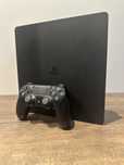 Konsola playstation 4 slim 500GB + 3 pady