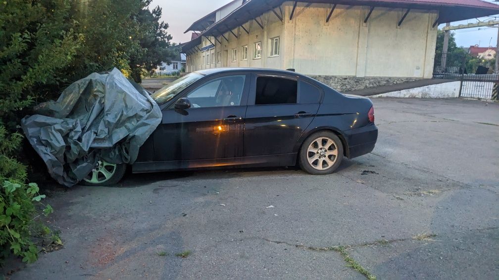 Bmw e90  продам по запчастинам або цілком