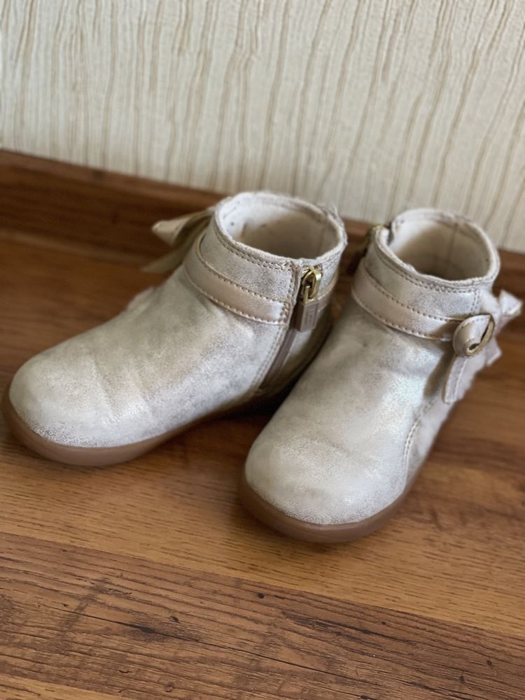 ботинки  UGG