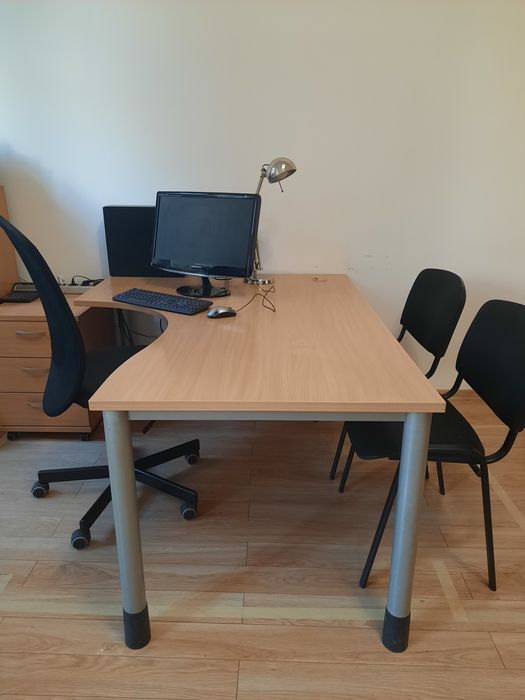 Dwa dużo biurka do domu lub biura