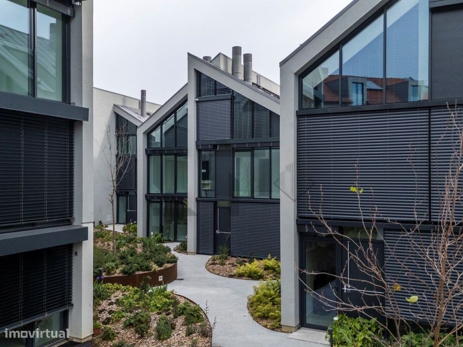 Apartamento T3 Duplex com 2 Parking para Venda em Marvila