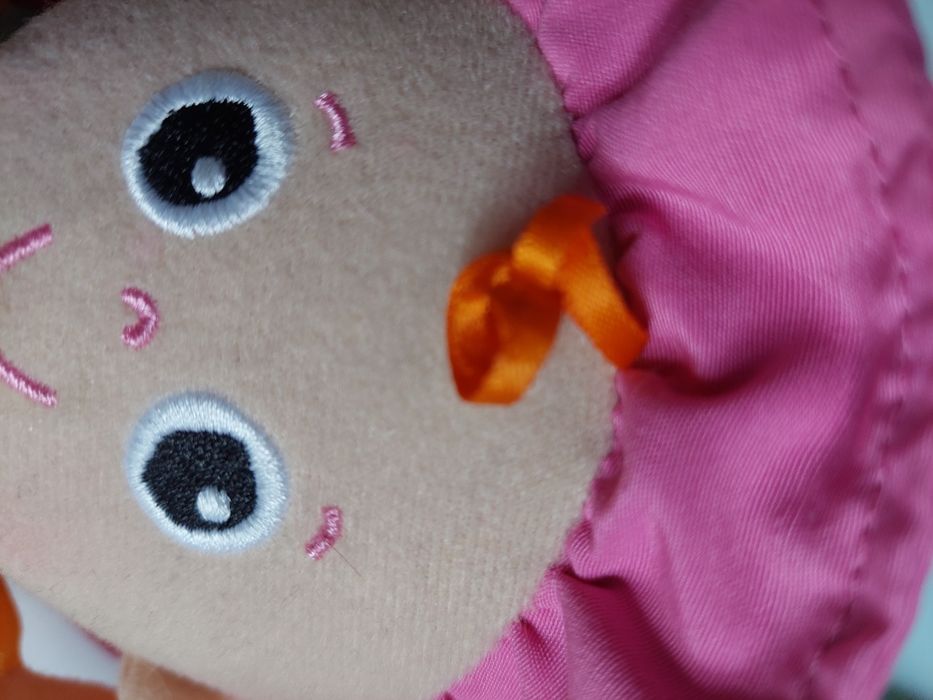 Lalka zawieszka sensoryczna Lamaze plus dodatki