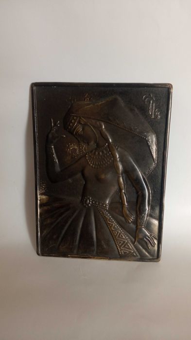 Картина чеканка/карбування Дівчина в національному костюмі