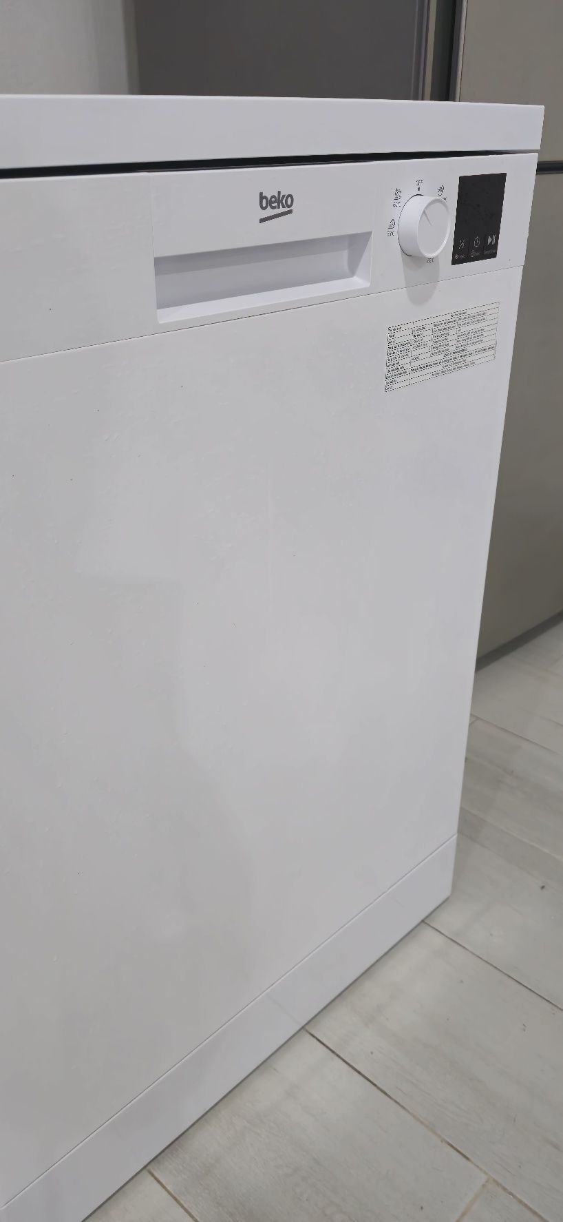Máquina de Lavar Loiça BEKO DVN05320W (13 Conjuntos) - Com garantia