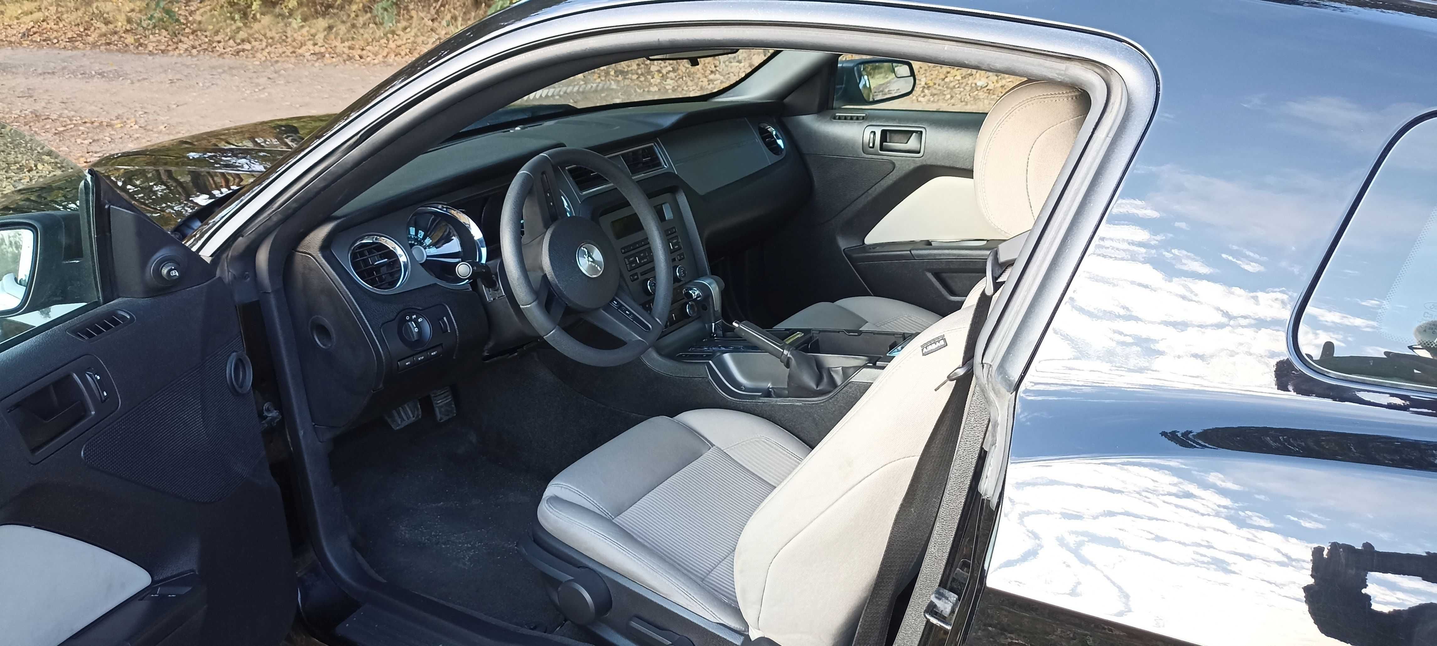 Ford Mustang 2011, 3,7 automat, 144 tys km