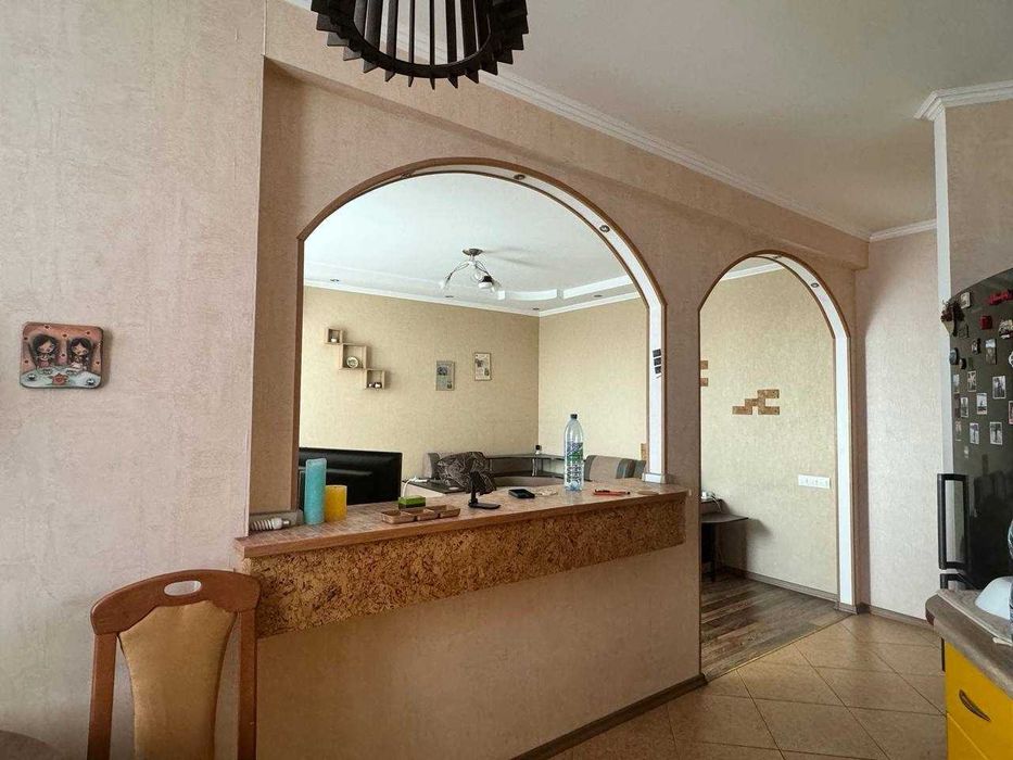 Продам 2-х кімн.кв-ру 64 кв.м.,Борщагівка, пр.Л.Курбаса 5В,(76000у.е.)