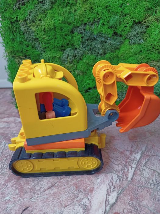 Конструктор LEGO DUPLO  Грузовик  и гусеничный экскаватор (10812)
