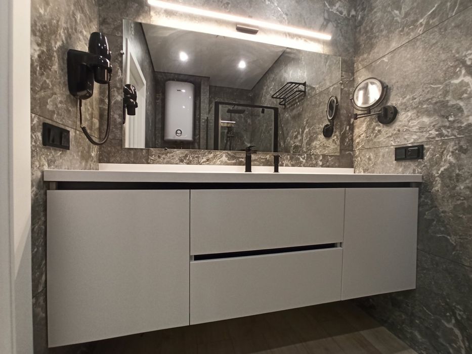 Столешня, стільниця з литого каменю над пральною на замовлення