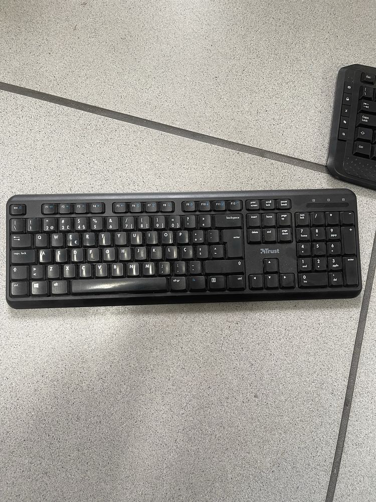Vendo varios teclados