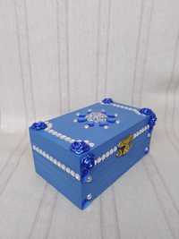 Niebieska szkatułka drewniana na biżuterię kryształki róże