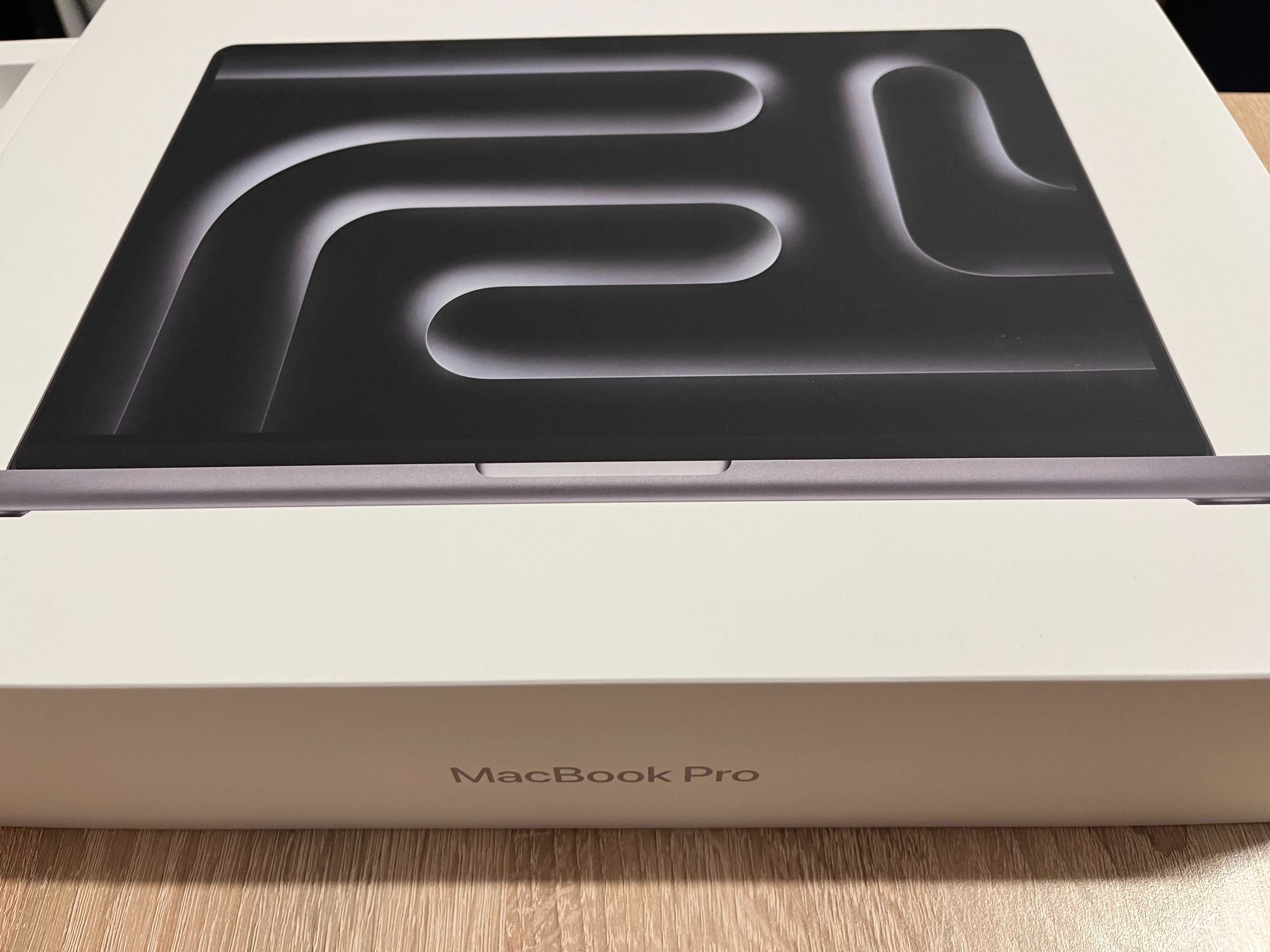 14-calowy MacBook Pro 2024 M3, 16GB RAM, 512GB SSD, klawiatura USA
