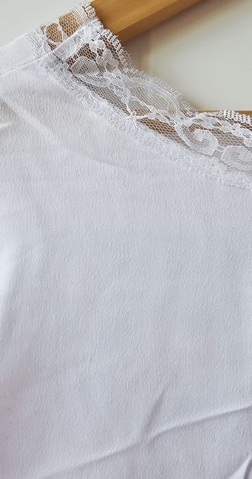 Nowa cieniutka bluzka z koronką z dekoltem V, Atelier Edith, rozm S