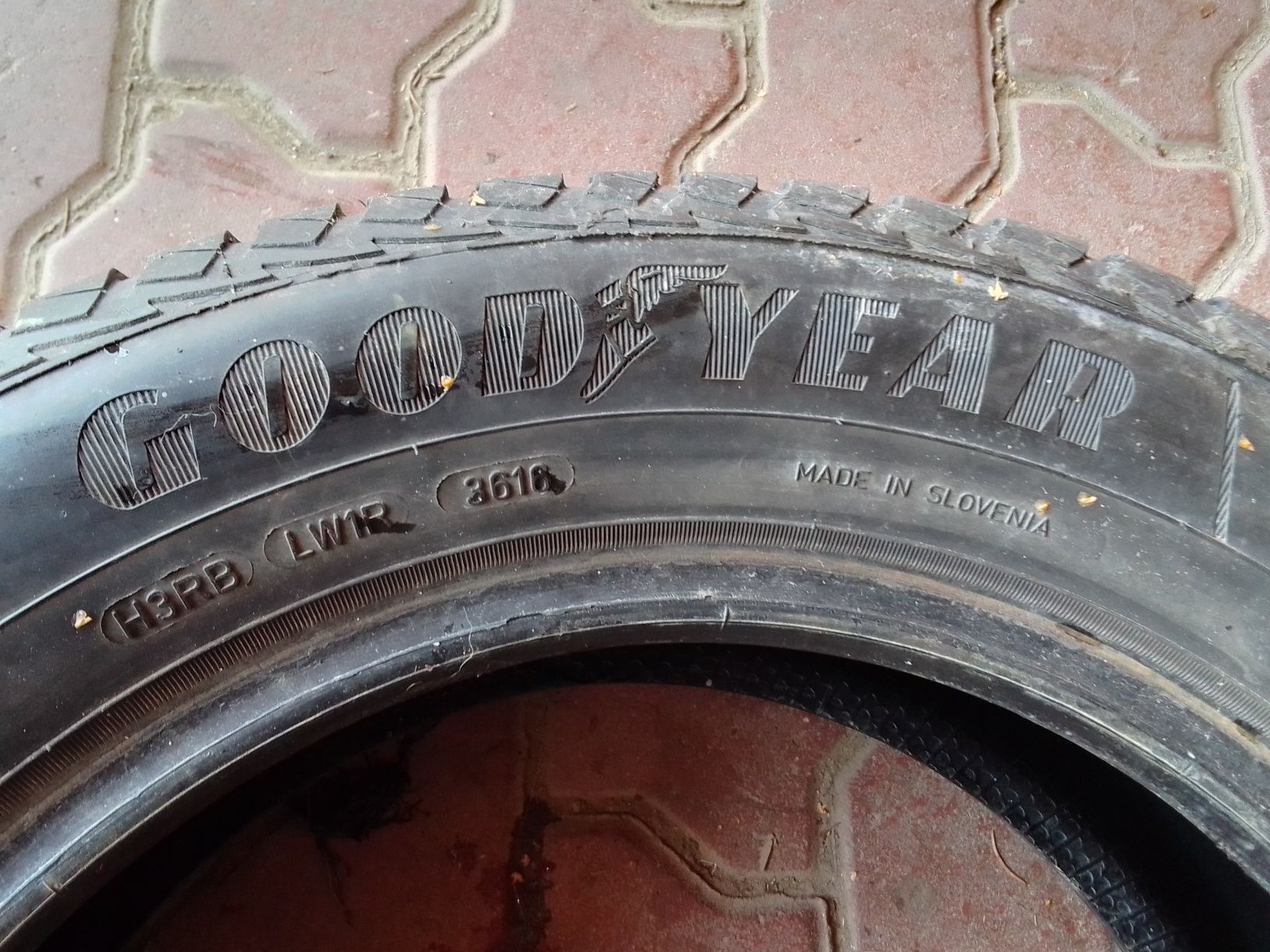 Opona wielosezonowa 195/60r15 GOODYEAR