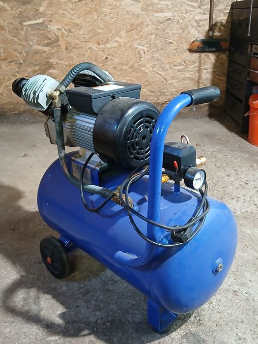 Kompresor dwutłokowy 50l