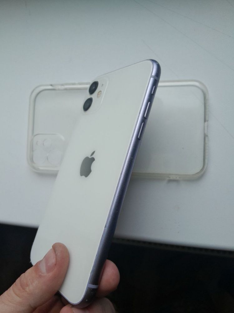 Iphone 11 64 в задовільному стані