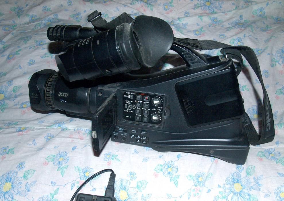 Видеокамера Paasonic AG-DVC60E