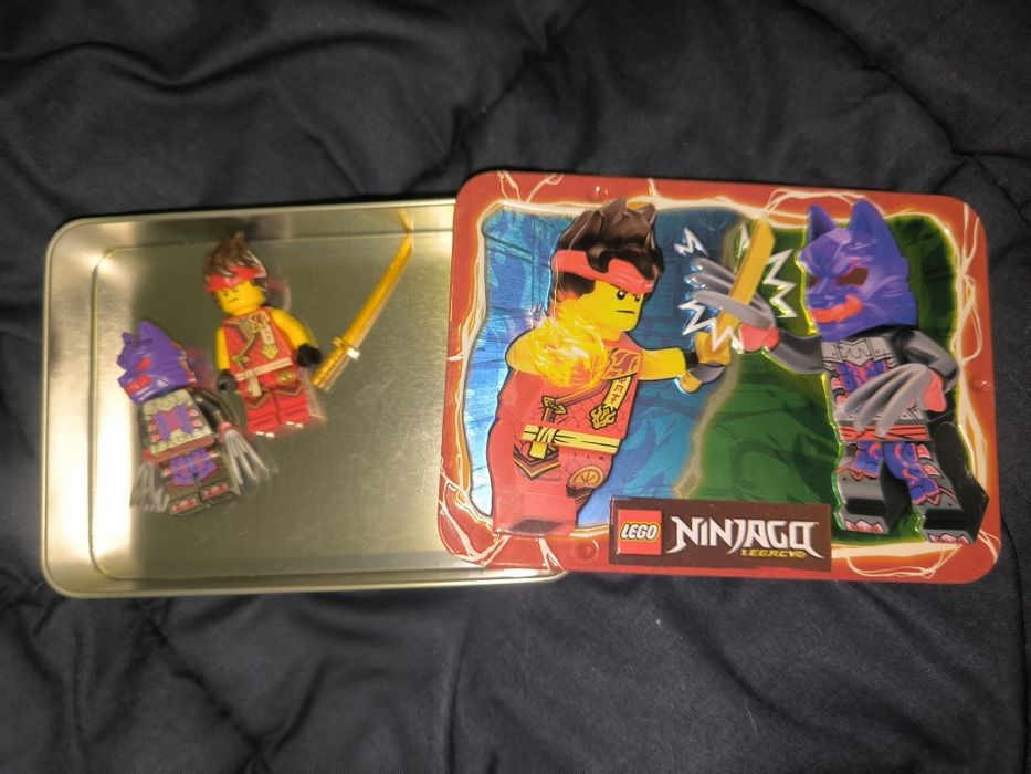 Lego Ninjago legacy caixa e duas figuras