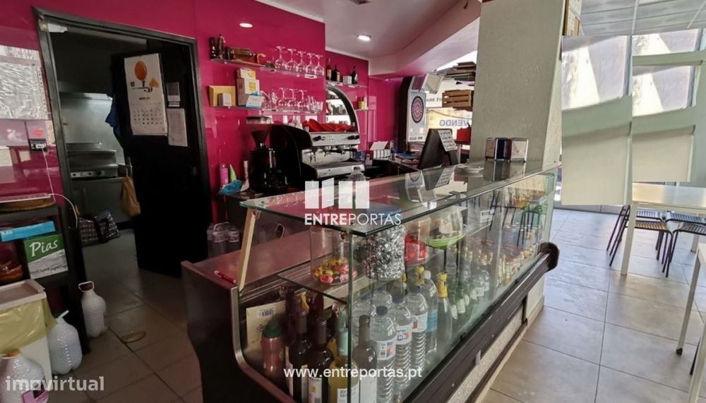 Venda de loja em pleno funcionamento como café, Póvoa de Varzim