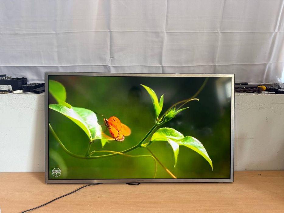 Телевізор Samsung 40 дюймів, Full HD, Smart TV)