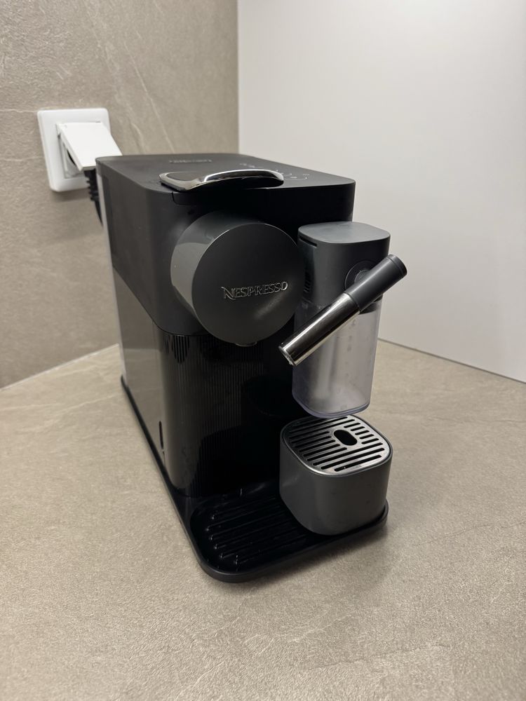 Ekspres na kapsułki DeLonghi Nespresso Lattissima