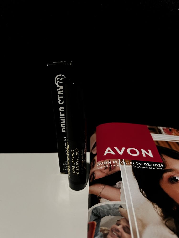 Avon Supertrwały płynny eyeliner „72 godziny”