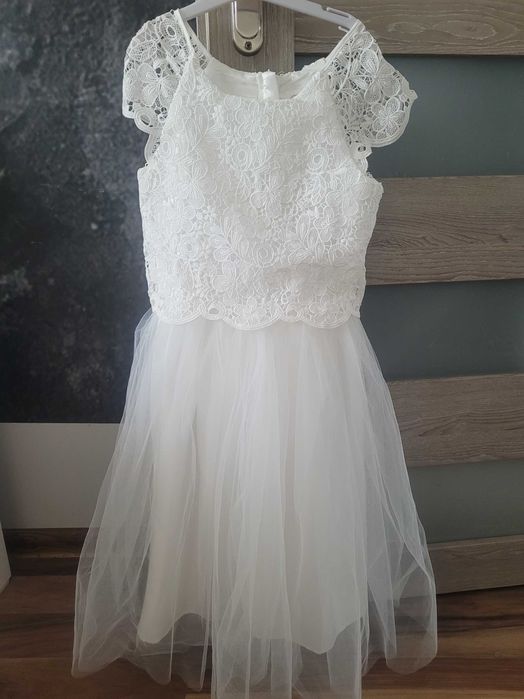 Sukienka biala rozm 134