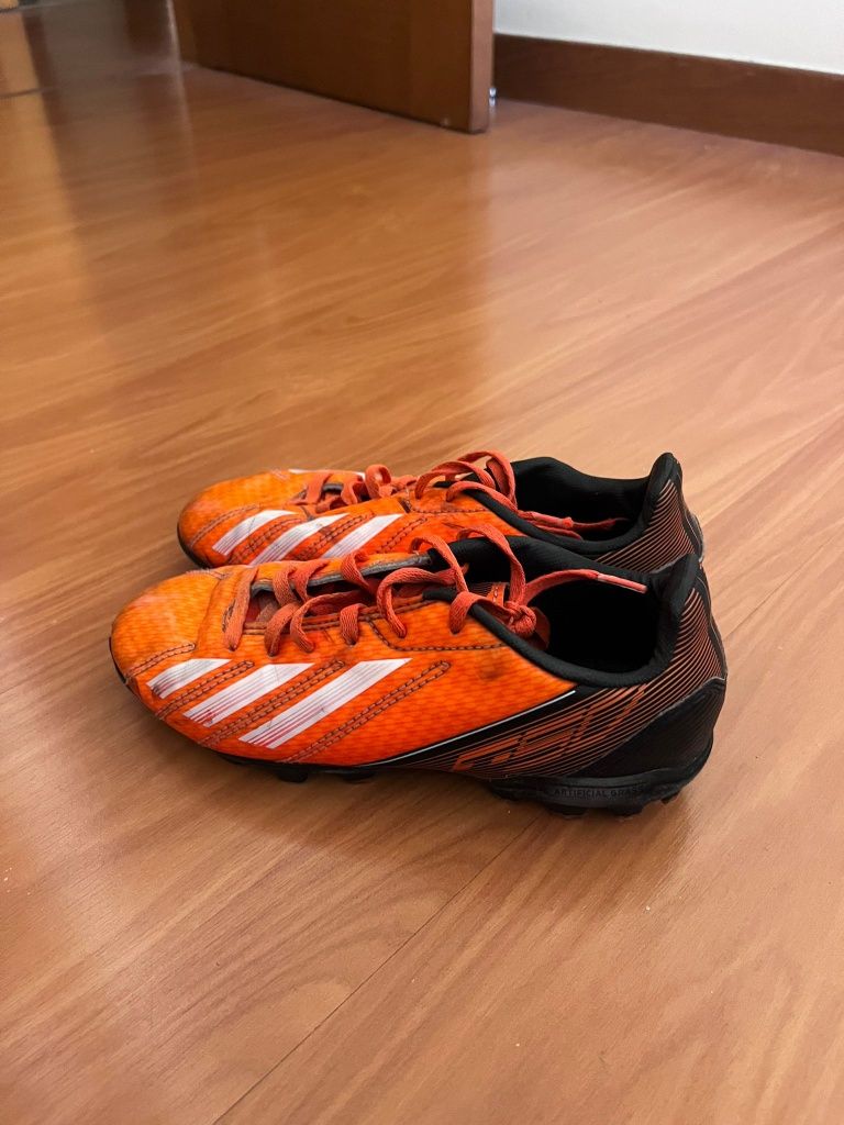 Chuteiras de futebol Adidas para criança