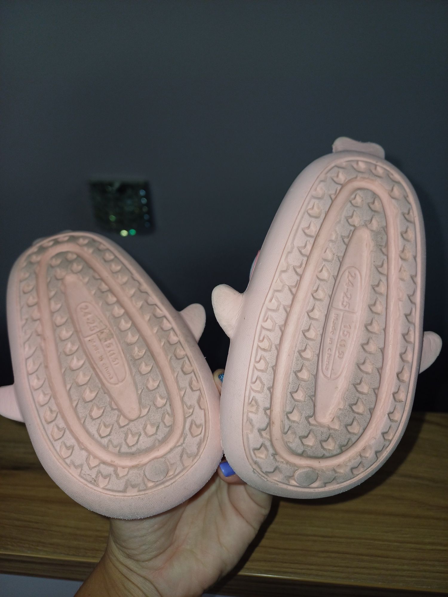 Buty rekinki różowe klapki crocs rozm.24-25 wkla. 14,5cm