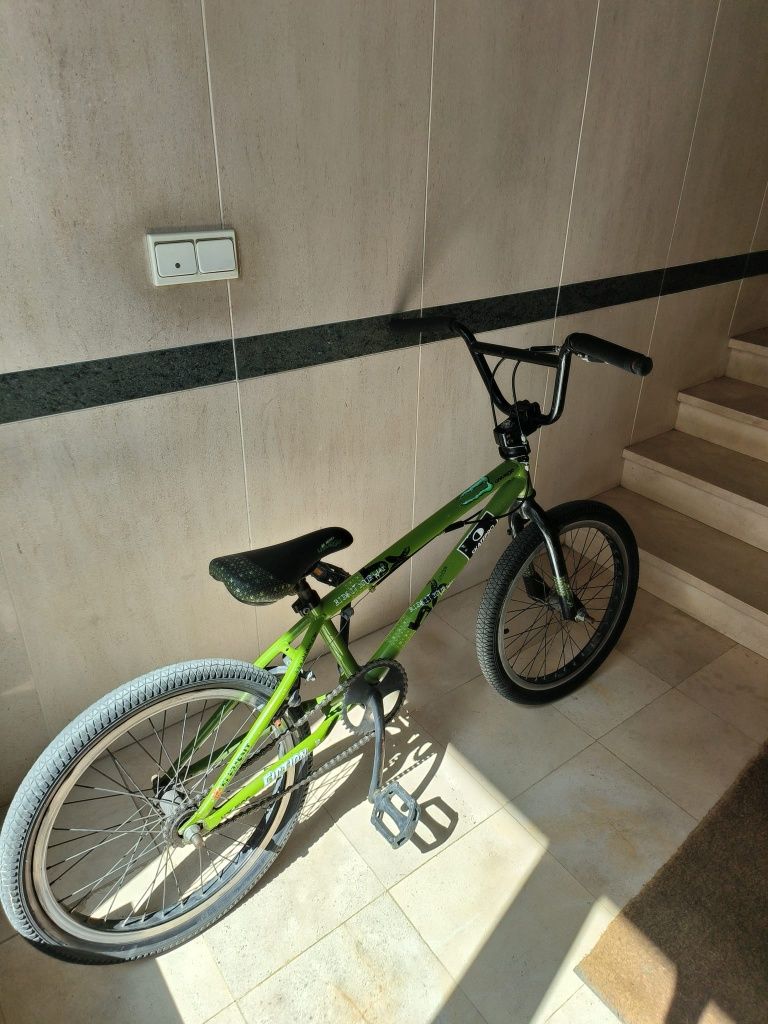 BMX verde aro 18- pronta pra andar