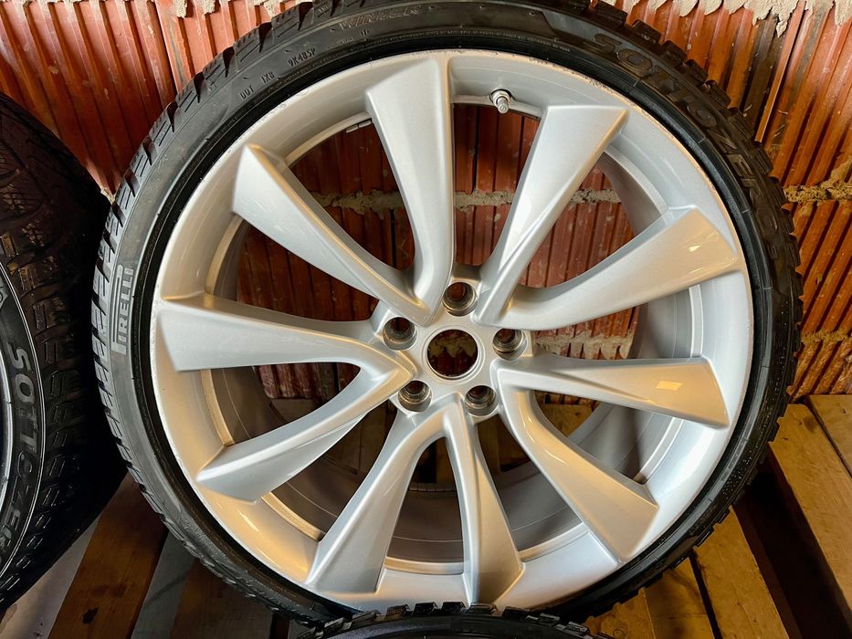 Koła zimowe TESLA 3 performance 20”, 5x114.3, 235/35R20, czujniki, kpl