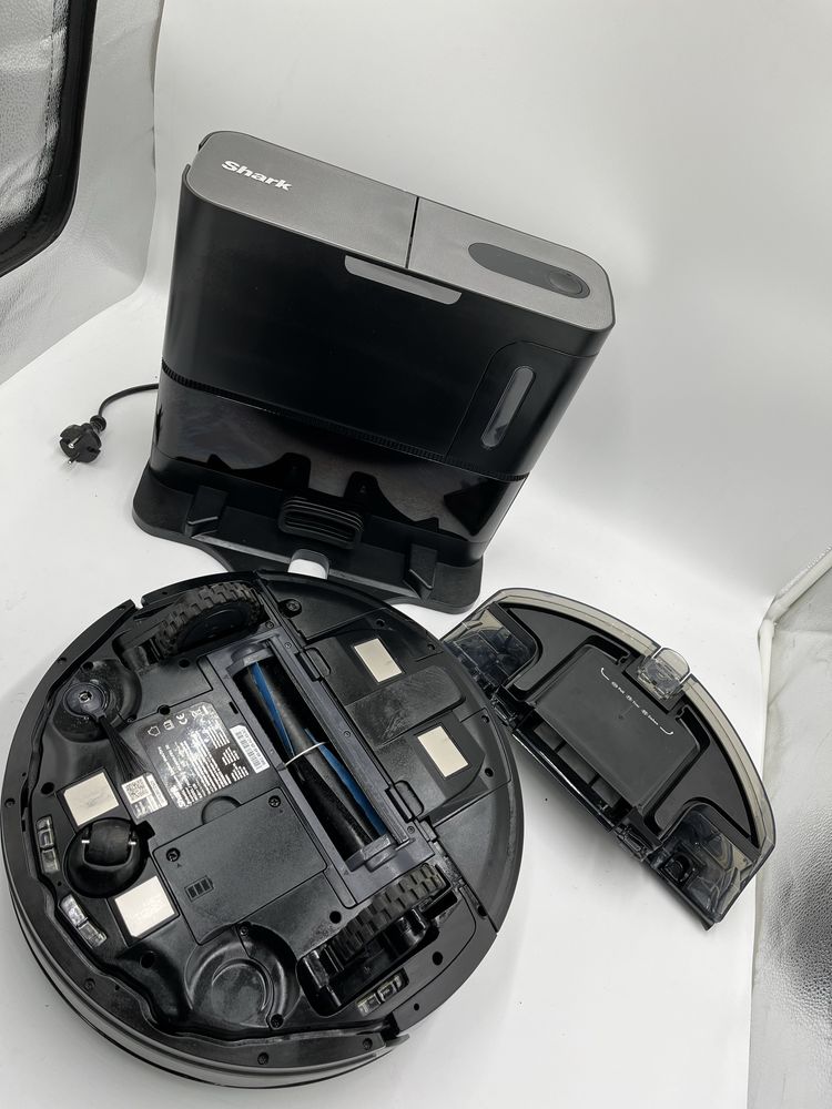 Robot sprzątający Shark RV2600 LFEU czarny