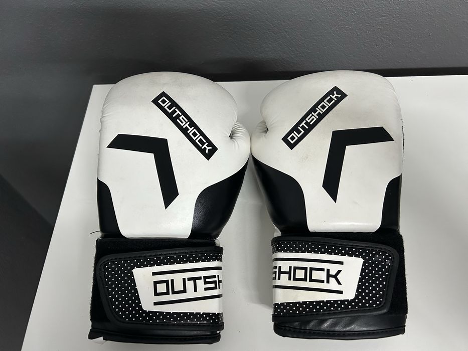 2 pares de luvas para desportos de combate